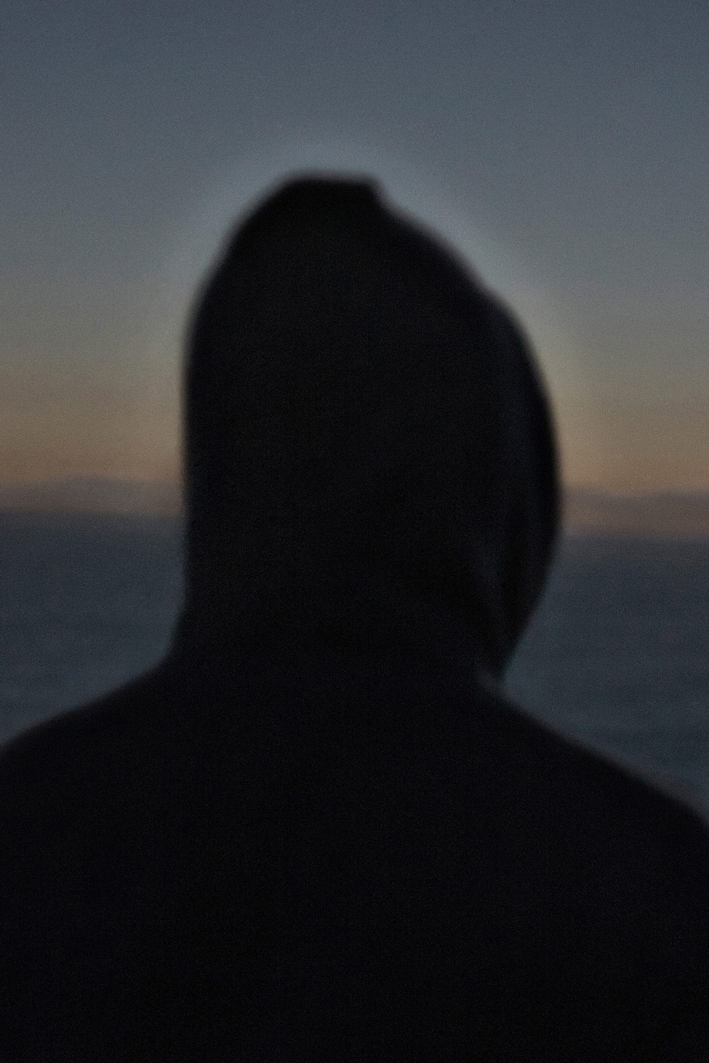 Voyage sur les traces d'Ulysse. dans les lieux supposés de l'Odyssée. ici l'île de Calypso. Migrant à Ceuta.